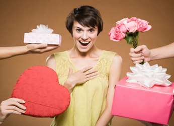 Как девушки воспринимают подарки мужчин