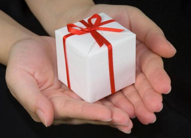 Как сделать подарок на день рождения своими руками?