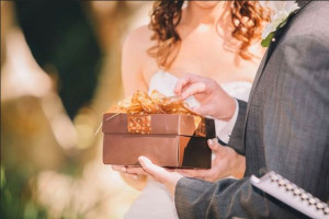 Оригинальный подарок невесте: что преподнести на свадьбу?